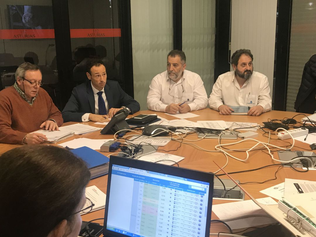 El comité, reunido en La Morgal, ha decidido bajar a fase de preemergencia a las dos y cinco de la tarde del viernes. El comité, reunido en La Morgal, ha decidido bajar a fase de preemergencia a las dos y cinco de la tarde del viernes.