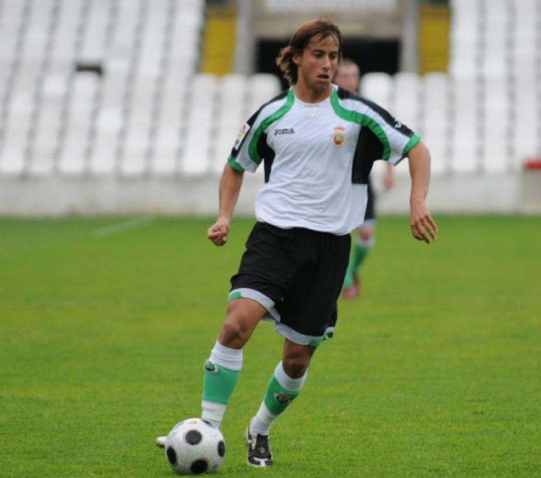 Mario Ortiz creció vistiendo los colores y el escudo que ahora vuelve a defender. Mario Ortiz creció vistiendo los colores y el escudo que ahora vuelve a defender.