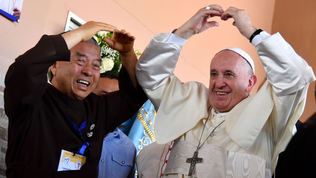 El papa anima a los jóvenes a seguir a María, "la influencer de Dios"
