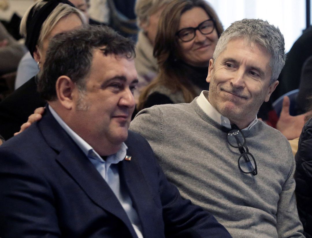 El ministro del Interior, Fernando Garnde Marlaska, arropa al candidato del PSE-EE a la Alcaldía de San Sebastián, Ernesto Gasco en el acto del Palacio Miramar El ministro del Interior, Fernando Garnde Marlaska, arropa al candidato del PSE-EE a la Alcaldía de San Sebastián, Ernesto Gasco en el acto del Palacio Miramar
