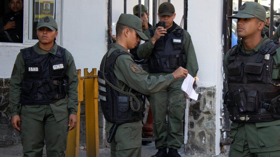 ¿Hay debate en el ejército venezolano sobre la ley de amnistía que propone Guaidó?
