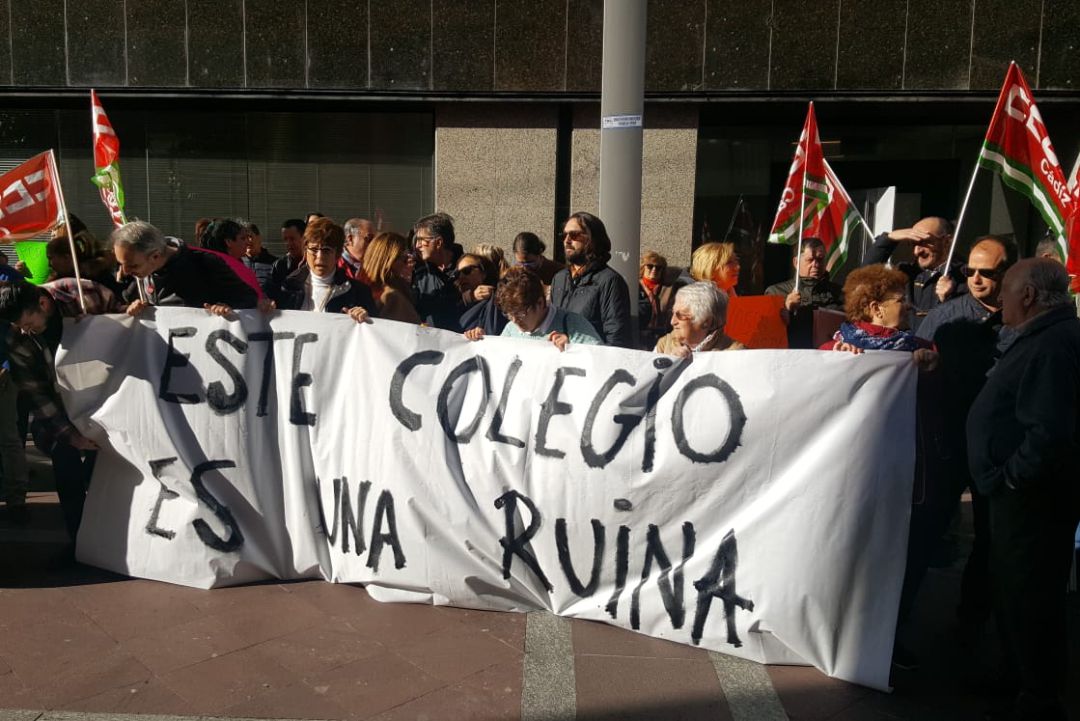 Protesta por la situación del colegio de Educación Especial Virgen de la Esperanza. Protesta por la situación del colegio de Educación Especial Virgen de la Esperanza.