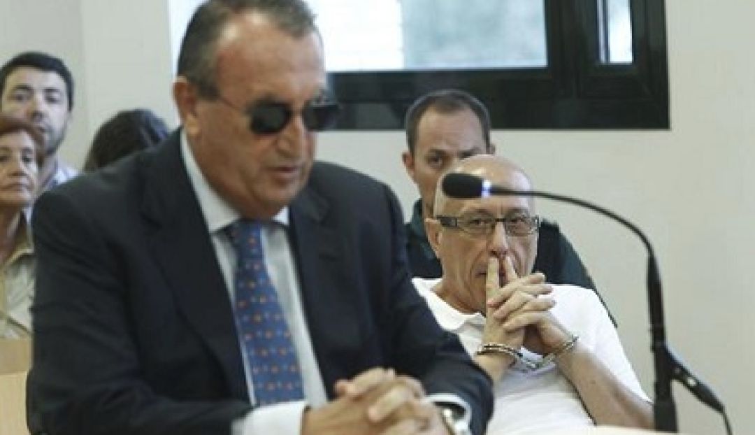 En primer plano, el ex presidente de la Diputación, Carlos Fabra, y al fondo, el empresario Vicente Vilar En primer plano, el ex presidente de la Diputación, Carlos Fabra, y al fondo, el empresario Vicente Vilar