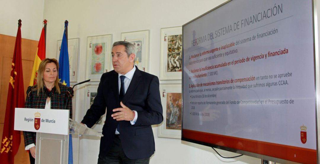 Murcia exige al Estado "ya" 160 millones de los remanentes del fondo de competitividad y una "deuda histórica" de 8.000 millones de euros Murcia exige al Estado "ya" 160 millones de los remanentes del fondo de competitividad y una "deuda histórica" de 8.000 millones de euros