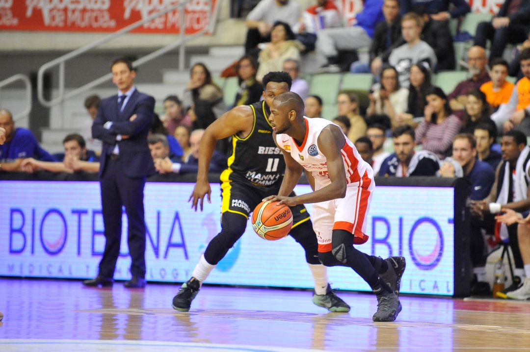 El UCAM Murcia gana al Riesen 73-47 con Sito Alonso en el palco El UCAM Murcia gana al Riesen 73-47 con Sito Alonso en el palco