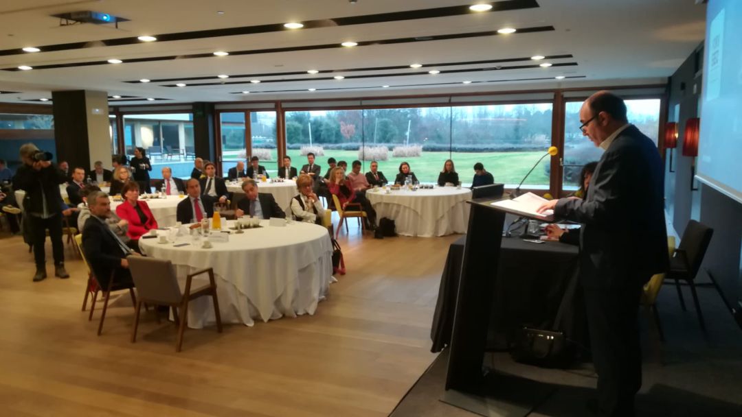 El viepresidente de Desarrollo Económico Manu Ayerdi en su intervención en el Foro SER Navarra El viepresidente de Desarrollo Económico Manu Ayerdi en su intervención en el Foro SER Navarra