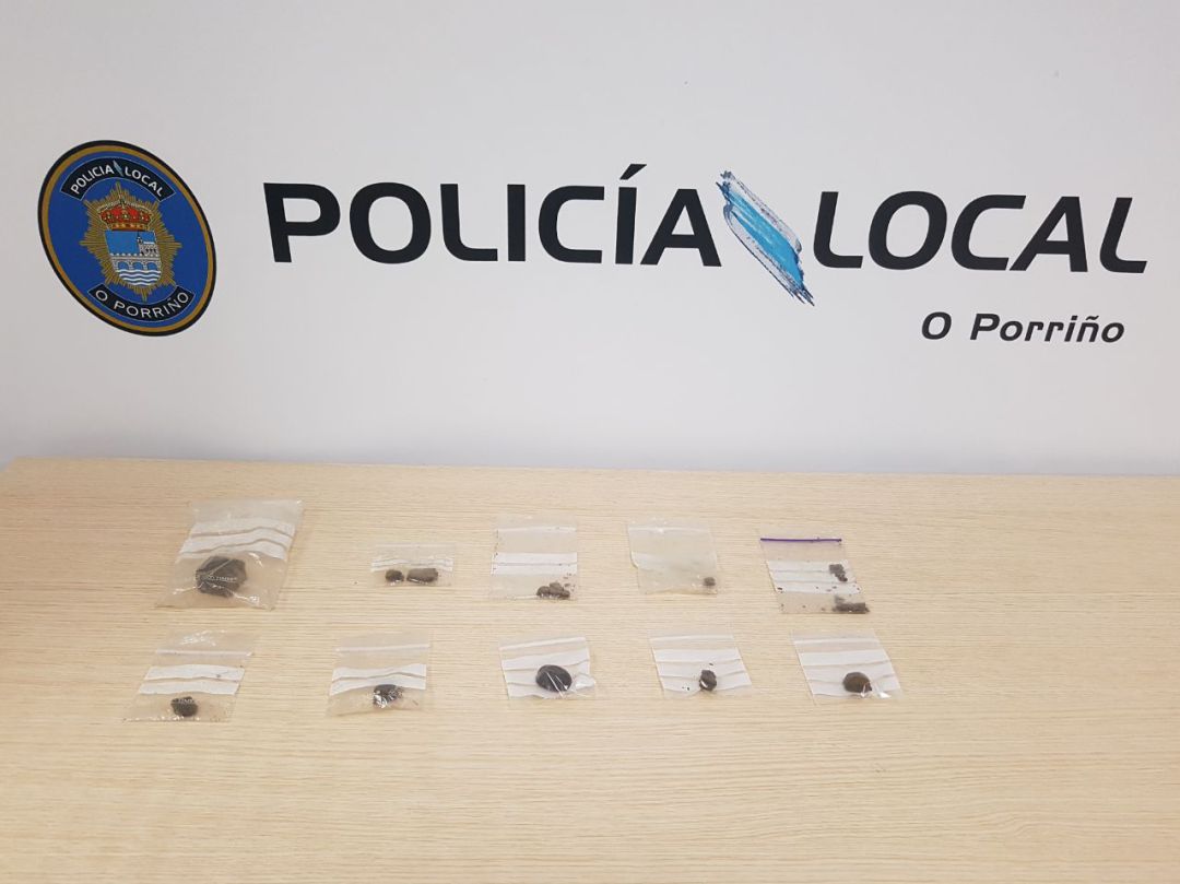 Piedras de hachís encontradas en la vivienda. Piedras de hachís encontradas en la vivienda.
