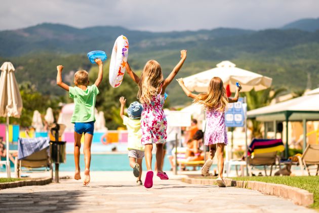 La mayoría de los hoteles para adultos se encuentran en Canarias y Baleares y son establecimientos de cuatro o cinco estrellas con precios elevados La mayoría de los hoteles para adultos se encuentran en Canarias y Baleares y son establecimientos de cuatro o cinco estrellas con precios elevados