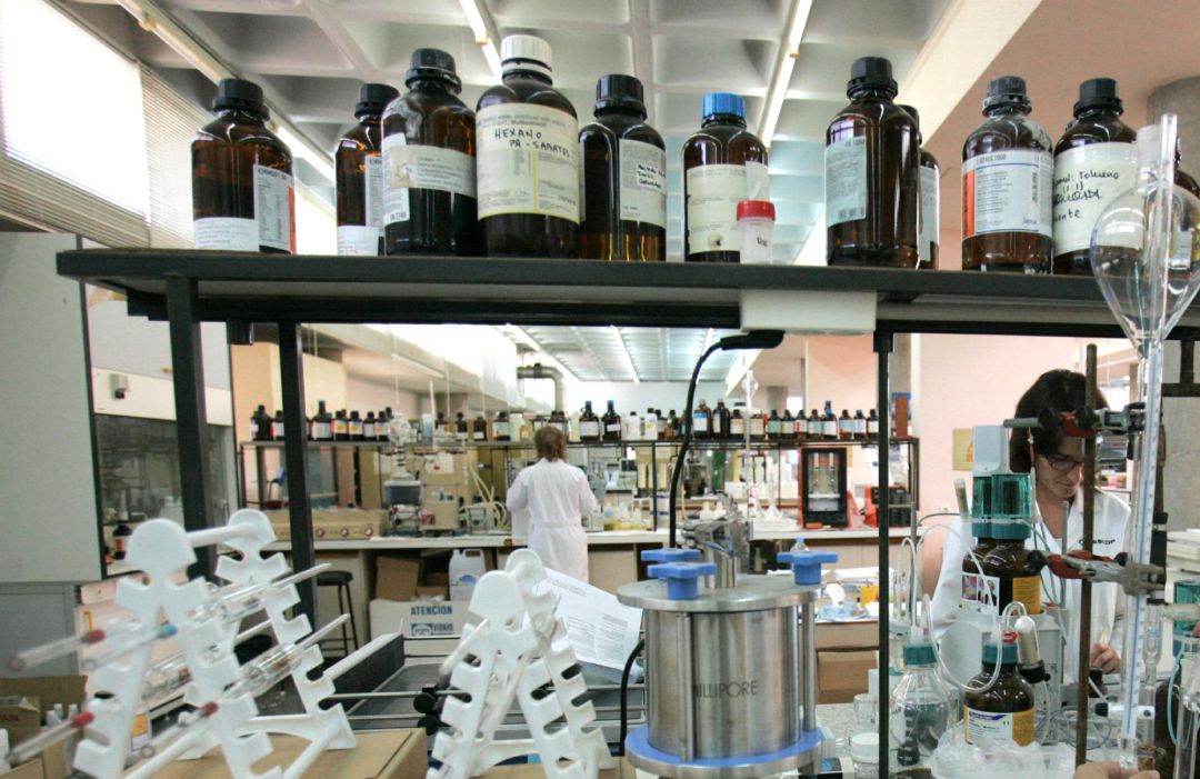 Laboratorio europeo de análisis de productos químicos.
Laboratorio europeo de análisis de productos químicos.