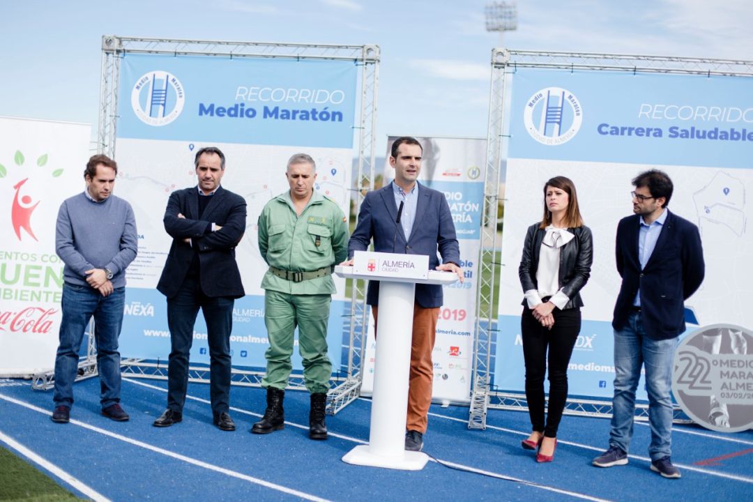 El alcalde de Almería presenta el evento en las pistas del Mediterráneo. El alcalde de Almería presenta el evento en las pistas del Mediterráneo.