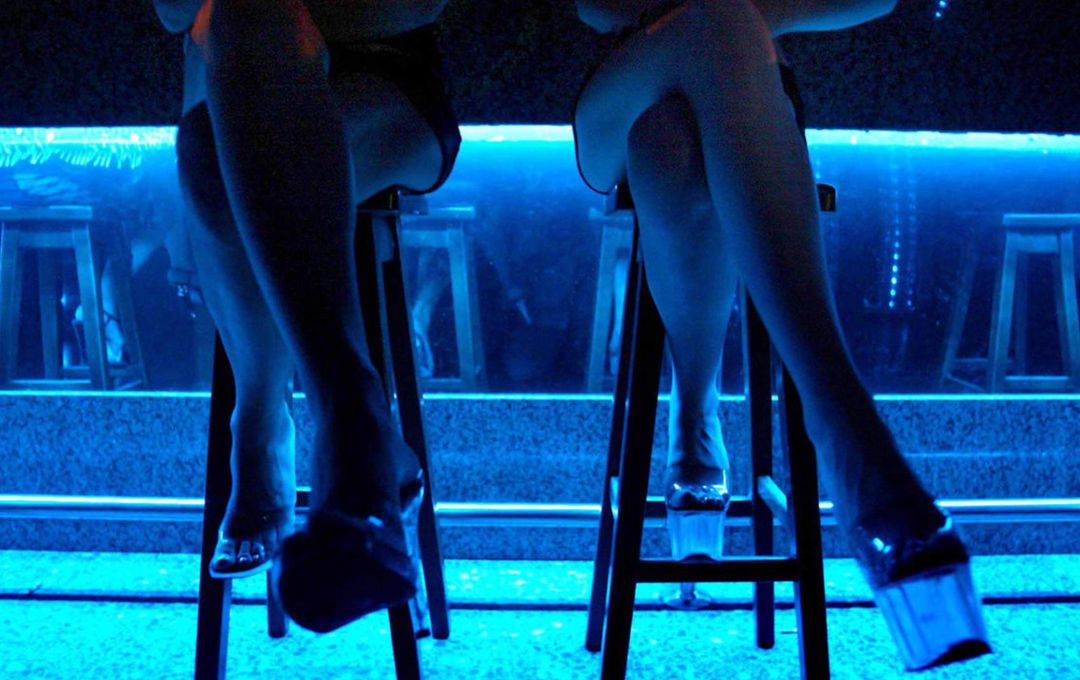Dos mujeres en un club de alterne. Dos mujeres en un club de alterne.