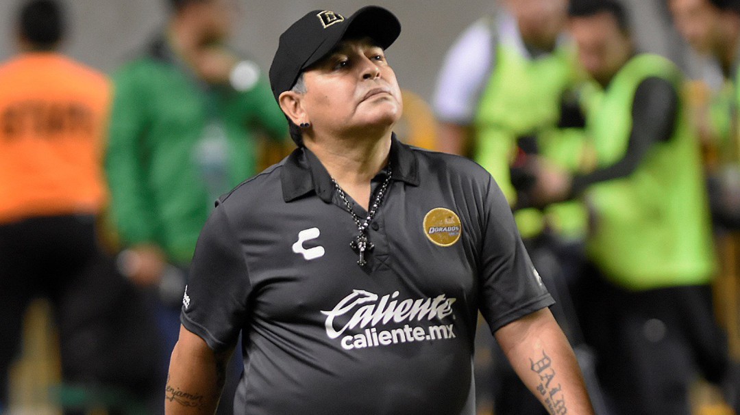 Maradona, contra Boban: Si se quiere hacer el guapo vamos a un cuadrilátero