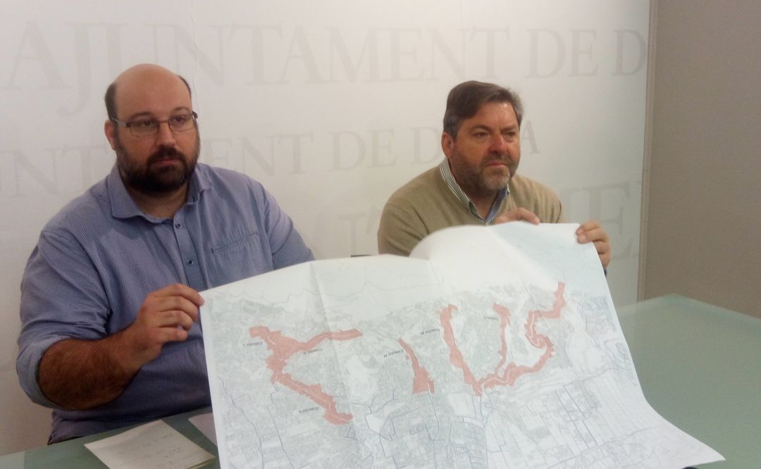 Los concejales de Medio Ambiente y del barrio del Montgó, Josep Crespo y Rafa Carrió. Los concejales de Medio Ambiente y del barrio del Montgó, Josep Crespo y Rafa Carrió.