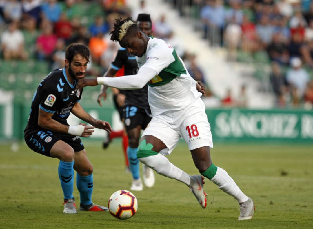 Sory Kaba conduce el balón en un partido con el Elche Sory Kaba conduce el balón en un partido con el Elche