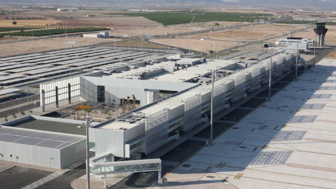 Un nuevo contencioso enfrenta a la Comunidad y a la anterior concesionaria del aeropuerto Un nuevo contencioso enfrenta a la Comunidad y a la anterior concesionaria del aeropuerto