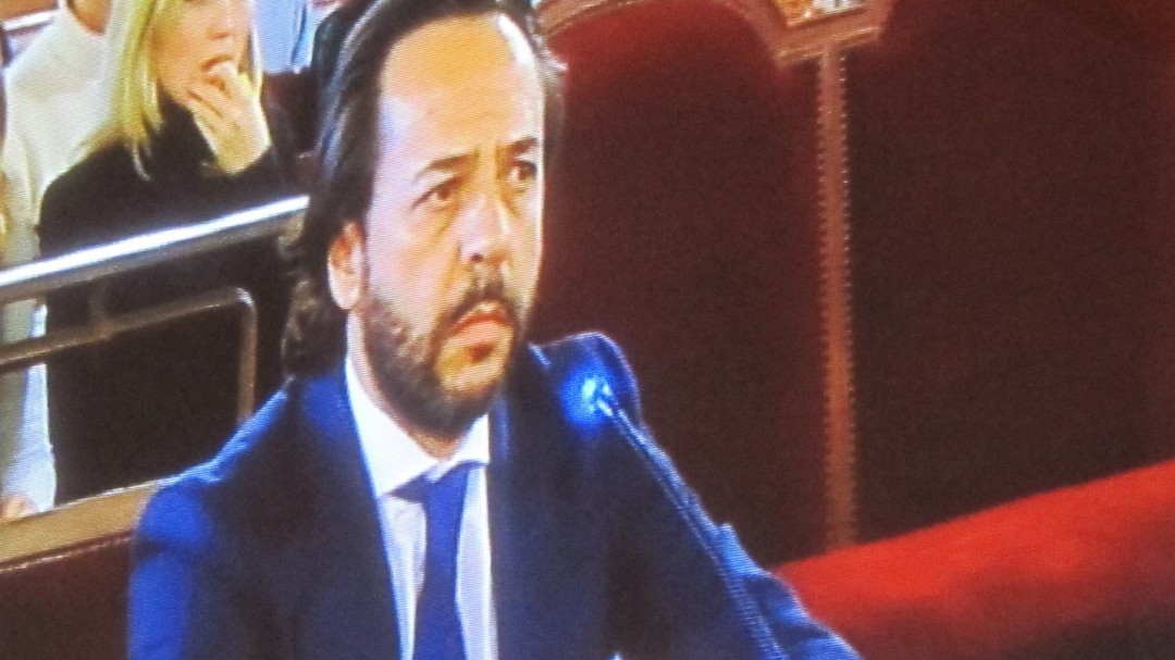 'El Bigotes', presidente