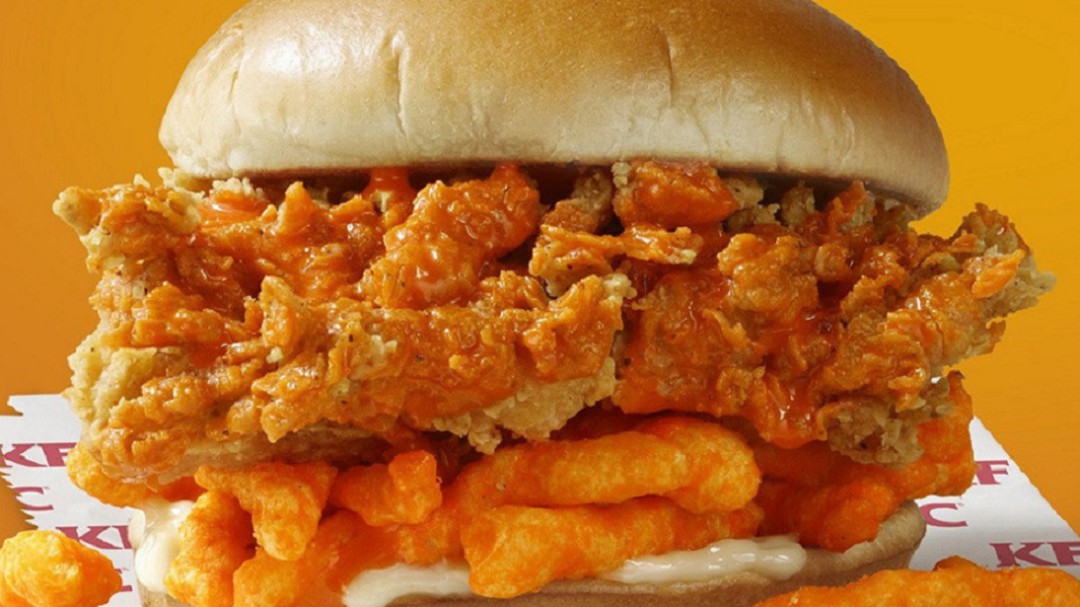 KFC lanza en EEUU una hamburguesa de pollo frito con Cheetos