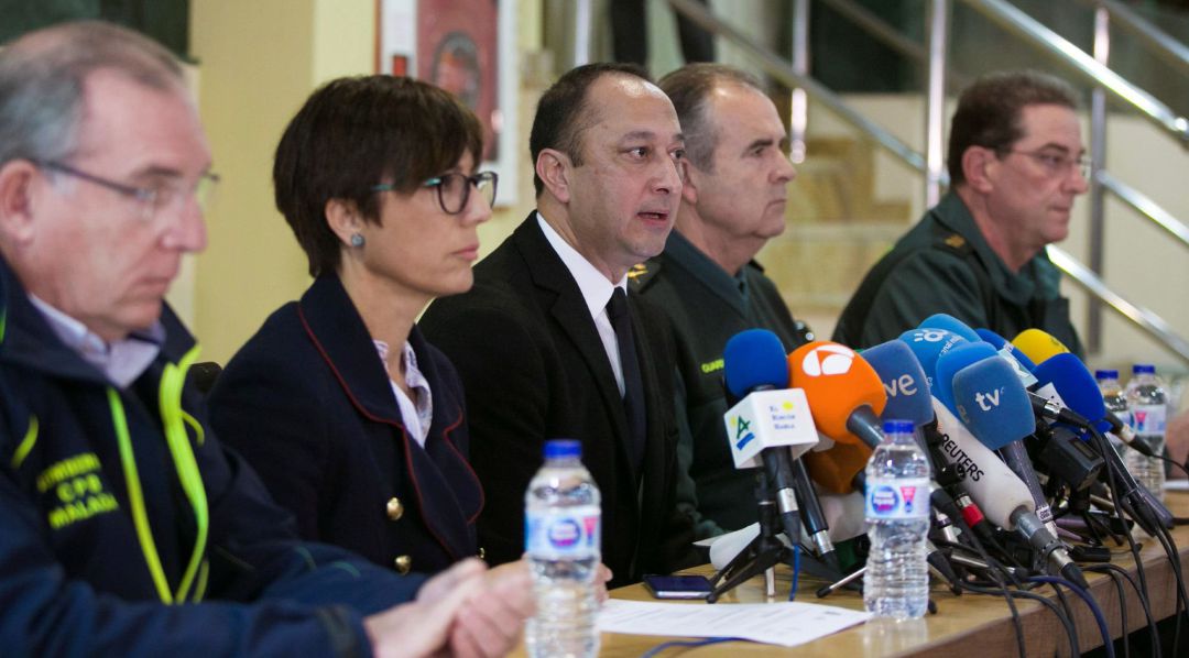 Francisco Delgado Bonilla (primero por la izquierda), en la rueda de prensa que ofreció en Málaga el delegado del Gobierno en Andalucía, Alfonso Rodríguez Gómez de Celis (en el centro) Francisco Delgado Bonilla (primero por la izquierda), en la rueda de prensa que ofreció en Málaga el delegado del Gobierno en Andalucía, Alfonso Rodríguez Gómez de Celis (en el centro)