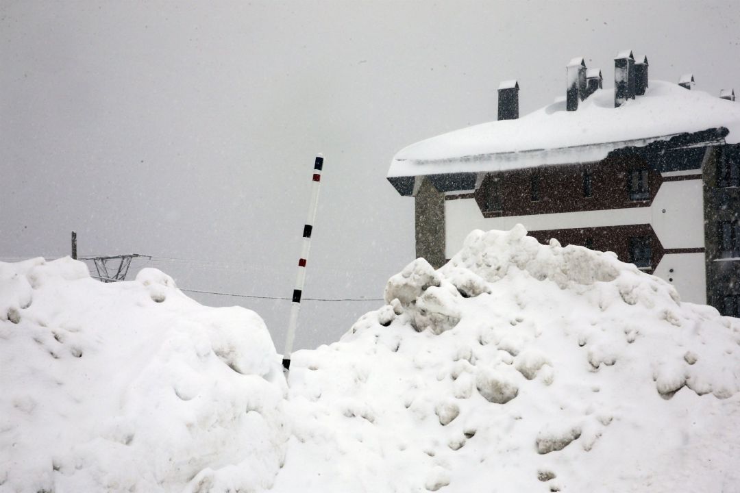 Las nevadas podrán alcanzar los 30 centímetros de espesor a partir de los 900 metros. Las nevadas podrán alcanzar los 30 centímetros de espesor a partir de los 900 metros.