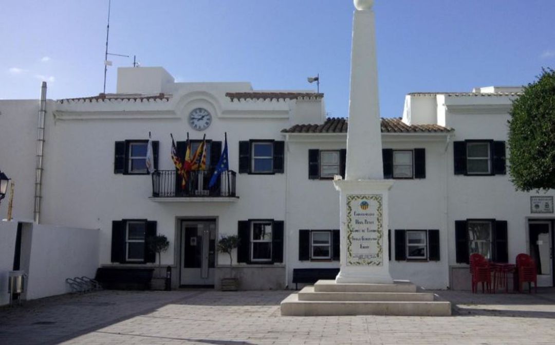 El Ajuntament de Sant Lluís permite a sus ciudadanos elegir varias propuestas de inversiones. El Ajuntament de Sant Lluís permite a sus ciudadanos elegir varias propuestas de inversiones.