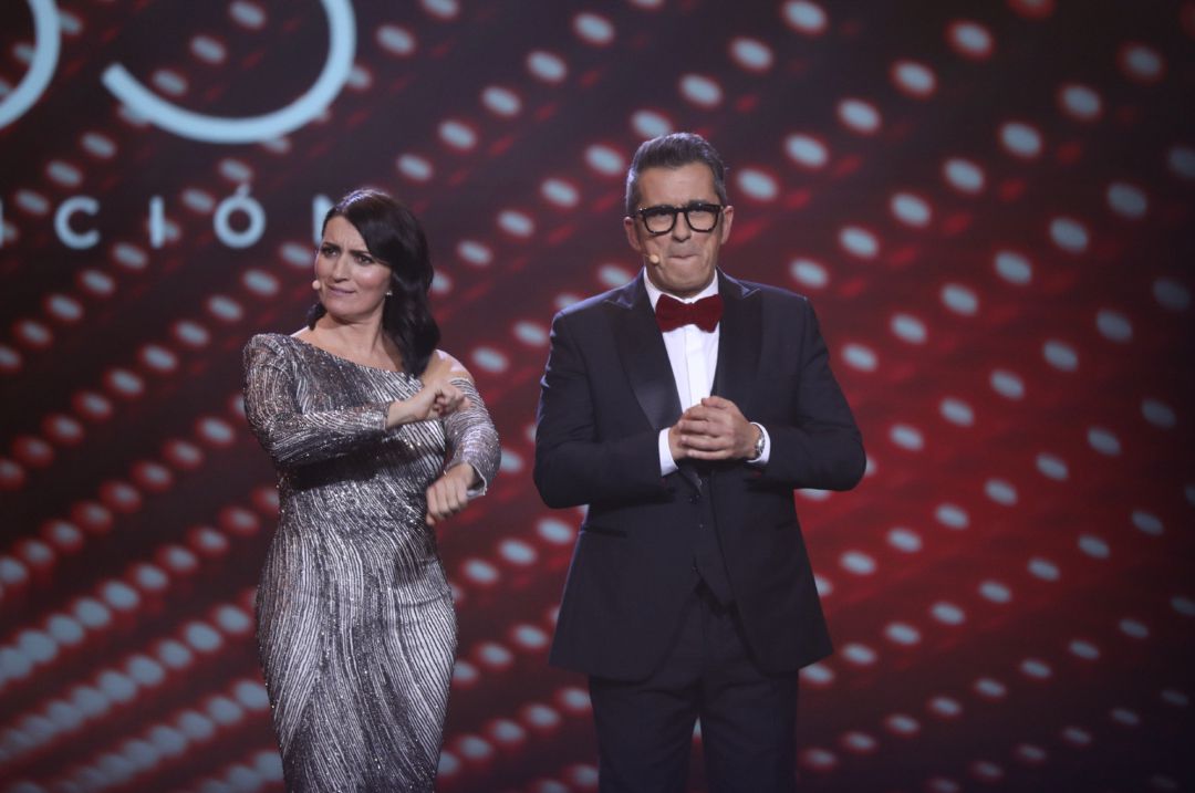 Los presentadores de la gala de los Goyas 2019, Sílvia Abril y Andreu Buenafuente.
Los presentadores de la gala de los Goyas 2019, Sílvia Abril y Andreu Buenafuente.