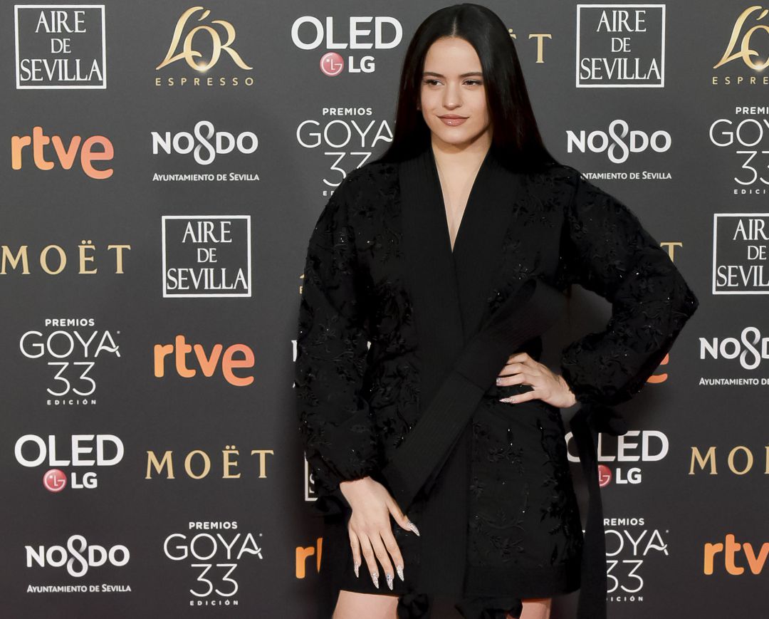 Rosalía 'detiene' la alfombra roja de los Goya Rosalía 'detiene' la alfombra roja de los Goya
