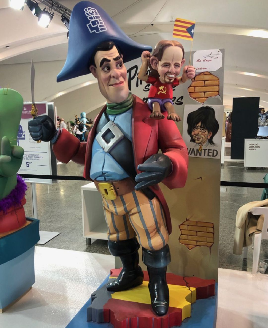 El presidente del gobierno, Pedro Sánchez, y el líder de Podemos, Pablo Iglesias, satirizados en la exposición del ninot El presidente del gobierno, Pedro Sánchez, y el líder de Podemos, Pablo Iglesias, satirizados en la exposición del ninot