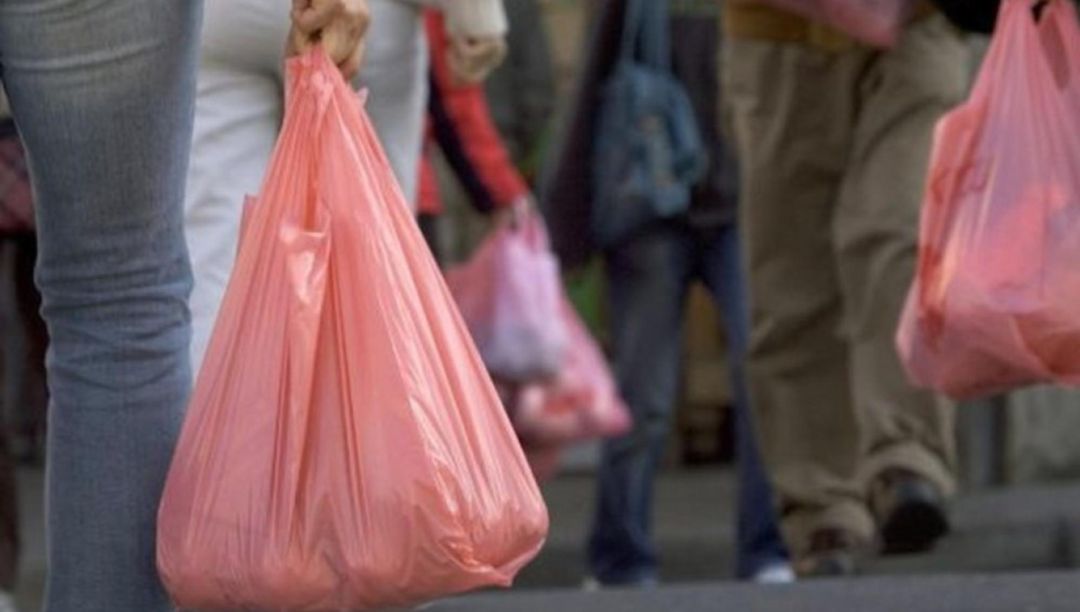 Bolsa de plástico de un solo uso. Bolsa de plástico de un solo uso.