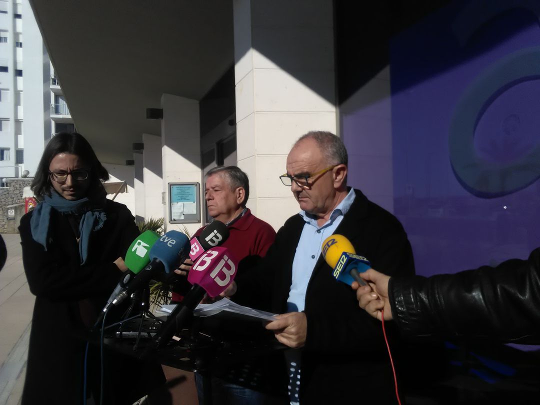 Los dos concejales del Pi en la rueda de prensa celebrada hoy Los dos concejales del Pi en la rueda de prensa celebrada hoy