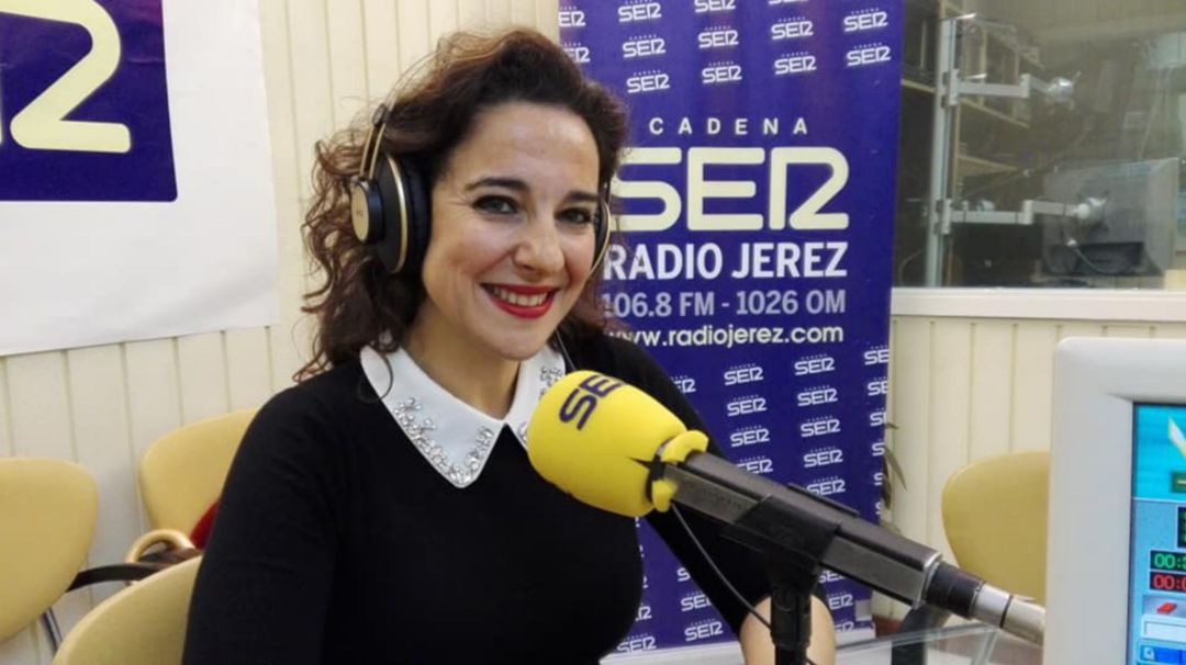 Angélica Jódar, Comer de lujo, en los estudios de Radio Jerez durante su entrevista en "Abocallena" Angélica Jódar, Comer de lujo, en los estudios de Radio Jerez durante su entrevista en "Abocallena"