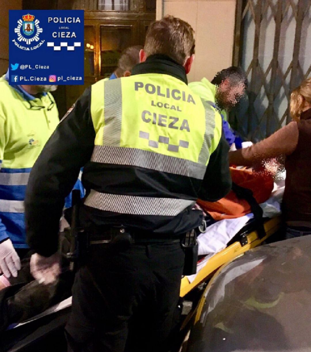 Tres mujeres heridas al empotrarse el coche en el que iban contra un escaparate Tres mujeres heridas al empotrarse el coche en el que iban contra un escaparate