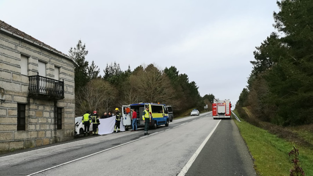 Un conductor fallecido tras chocar contra una casa