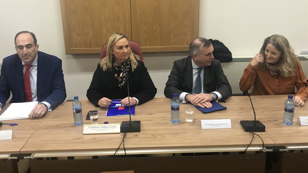 La Comunidad mejorará las rutas de interurbanos en el norte para paliar los problemas de la A-1 y Cercanías