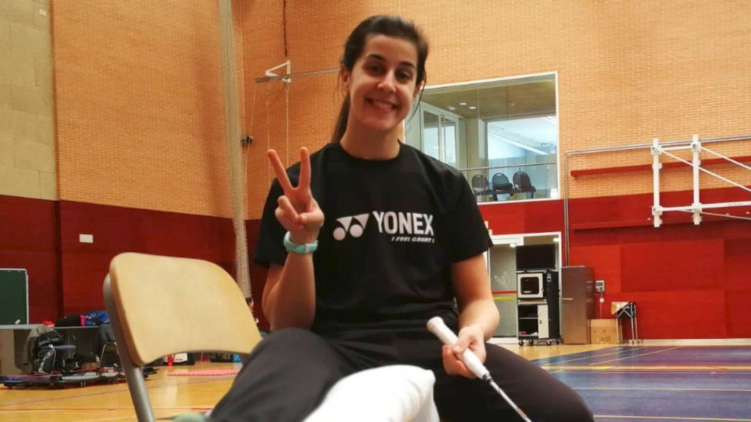 Carolina Marín vuelve a entrenar una semana después de su operación