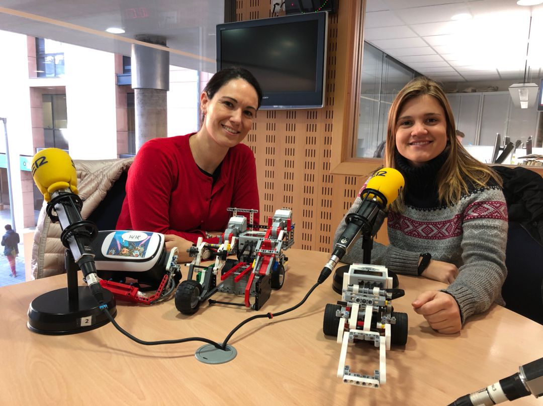 Laura Fructoso i Laura Lladó amb els robots dels seus centres de Vidreres i Salt Laura Fructoso i Laura Lladó amb els robots dels seus centres de Vidreres i Salt