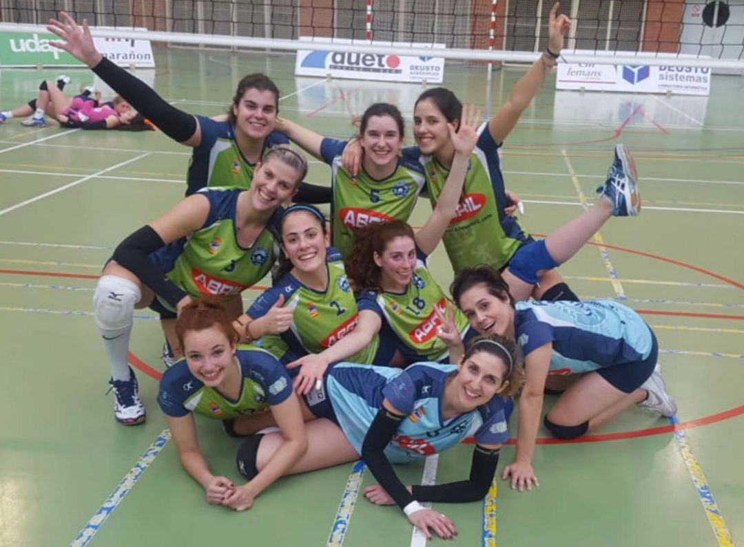 Cuarta posición para el Club Voleibol Ourense, con un punto menos el equipo madrileño del Rivas. Dos conjuntos, que siguen luchando para poder estár un poco más arriba en la clasificación. Cuarta posición para el Club Voleibol Ourense, con un punto menos el equipo madrileño del Rivas. Dos conjuntos, que siguen luchando para poder estár un poco más arriba en la clasificación.