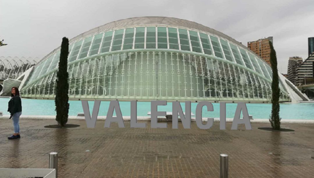 Simulación de la ubicación de las letras frente a Hemisfèric Simulación de la ubicación de las letras frente a Hemisfèric