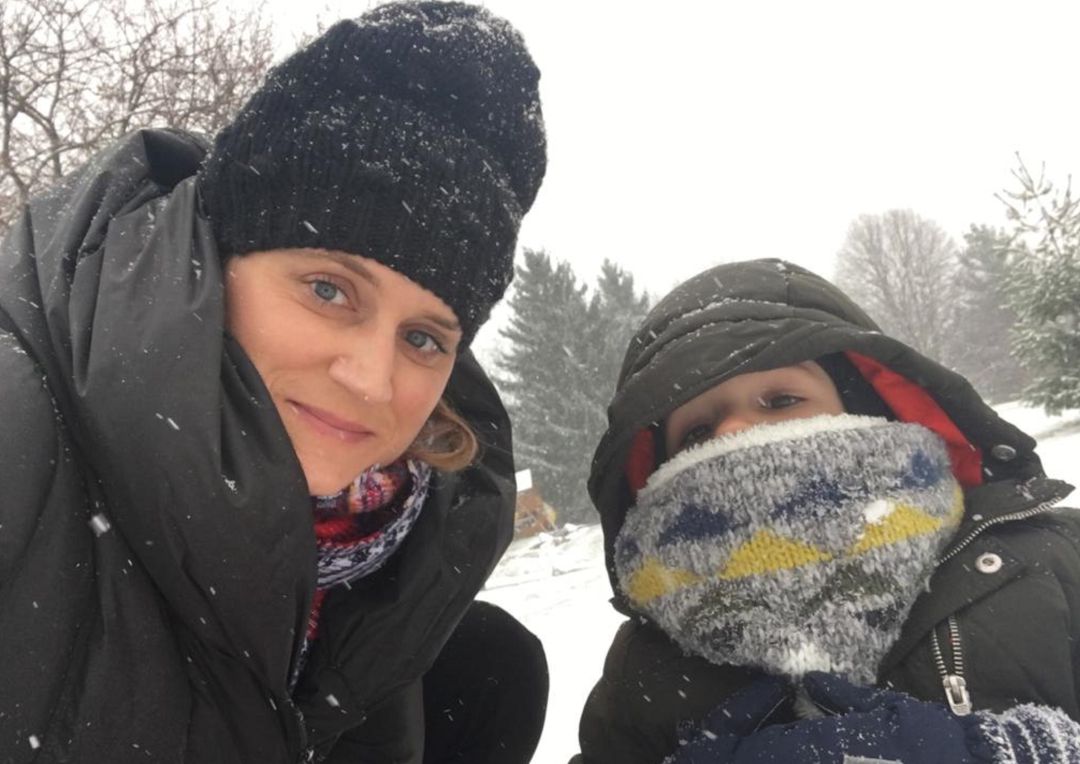 Arancha Martínez con uno de sus hijos en el frío de Chicago. Arancha Martínez con uno de sus hijos en el frío de Chicago.