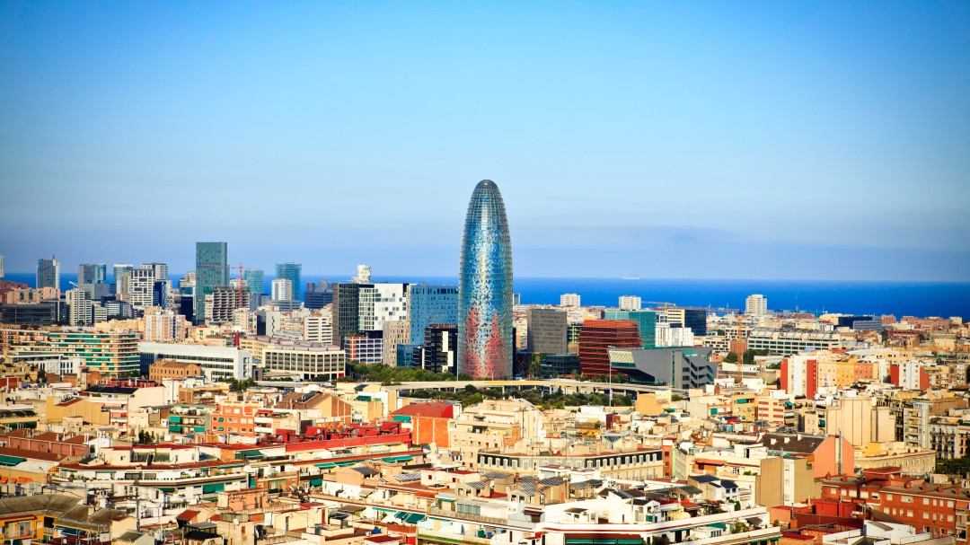 El multimillonario Warren Buffet quiere comprar por 150 millones la torre Agbar