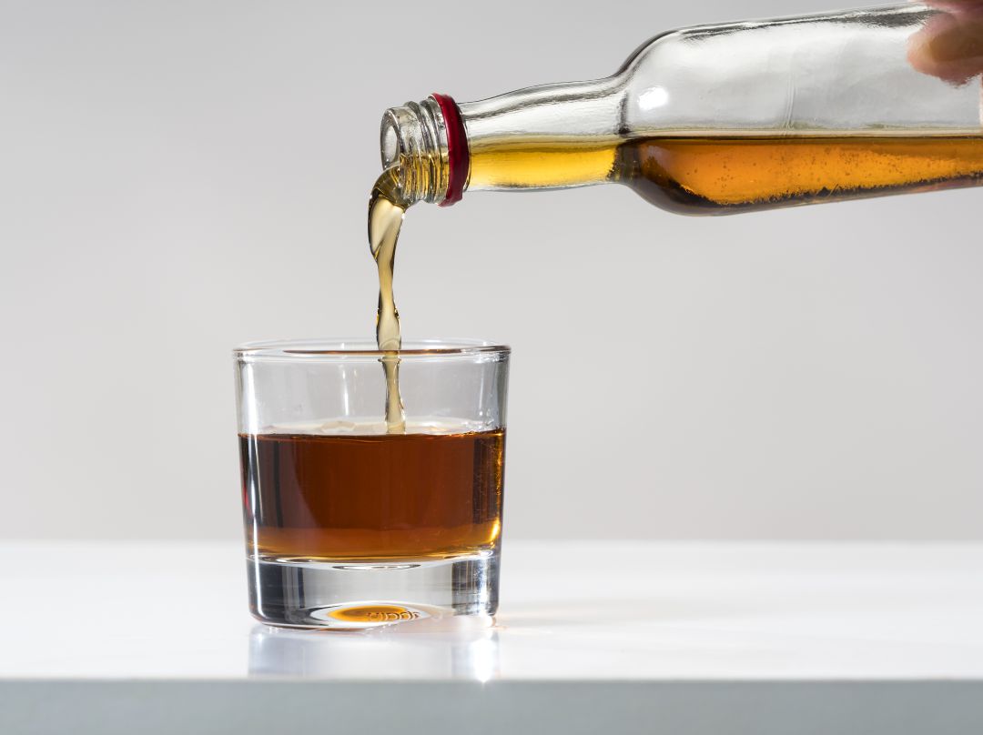 Publicidad de alcohol en móviles: la CNMC lo revisa con el "VAR" Publicidad de alcohol en móviles: la CNMC lo revisa con el "VAR"