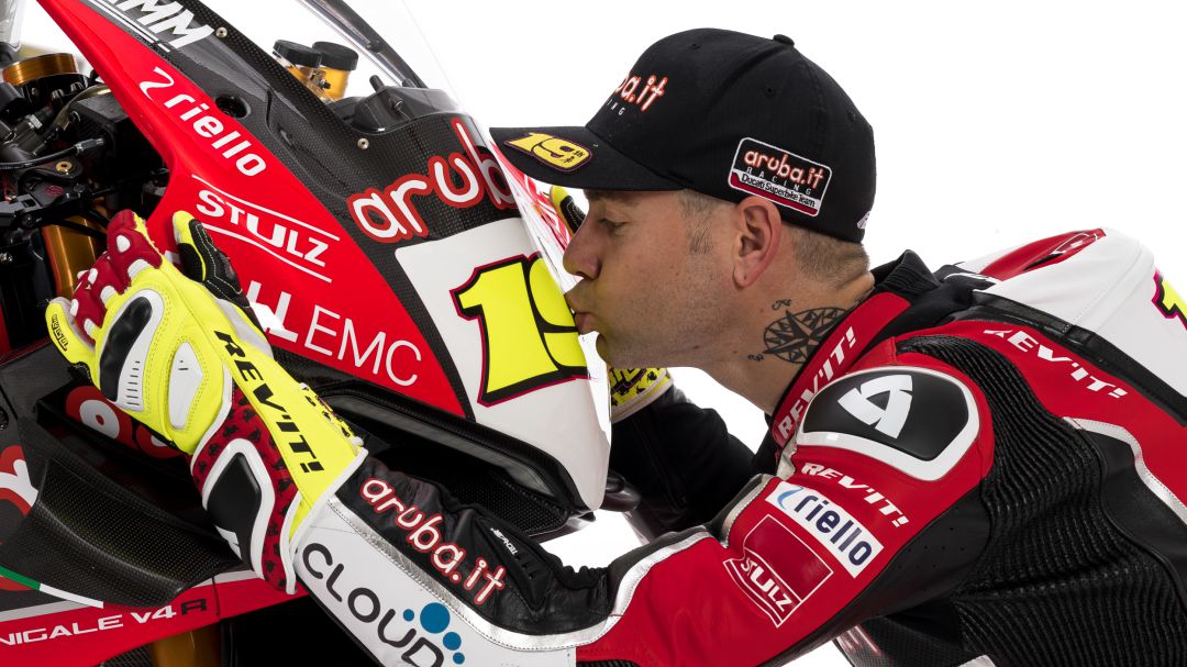 Álvaro Bautista presenta su nueva moto Álvaro Bautista presenta su nueva moto