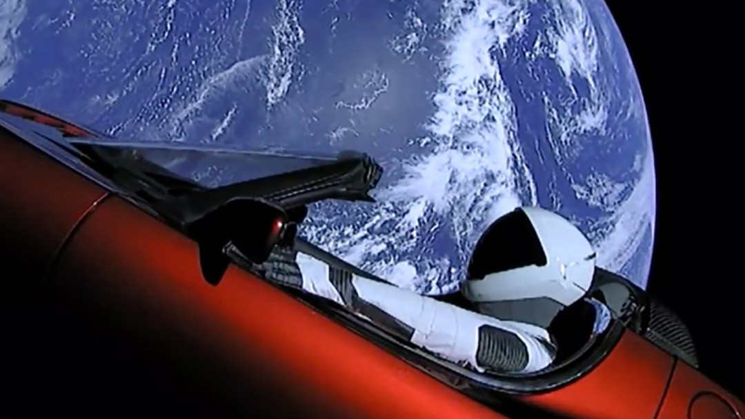 El coche de Tesla cumple un año en el espacio: ¿dónde está ahora?