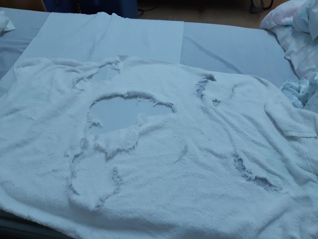 Almohadas rotas, goteras y puertas bloqueadas en la residencia de ancianos de Orcasur Almohadas rotas, goteras y puertas bloqueadas en la residencia de ancianos de Orcasur