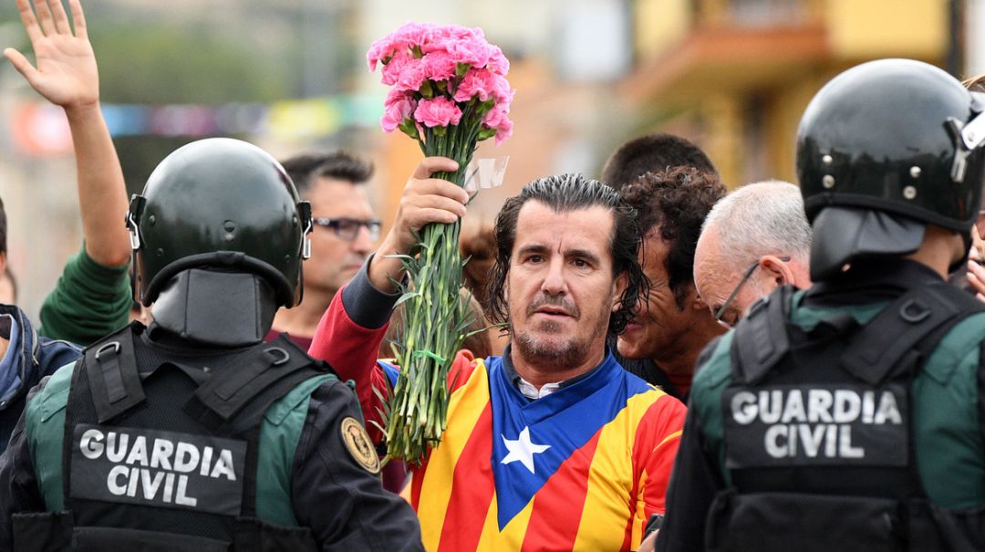 Manifestante durante la jornada del 1-O Manifestante durante la jornada del 1-O