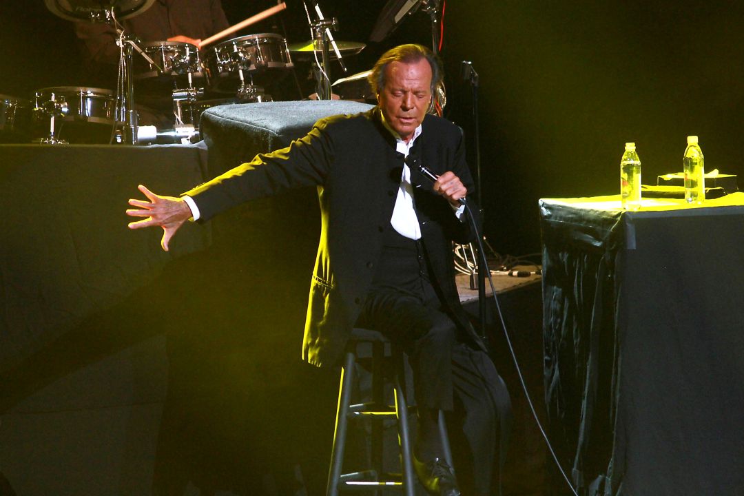 Julio Iglesias durante un concierto en Puerto Rico en 2016 Julio Iglesias durante un concierto en Puerto Rico en 2016