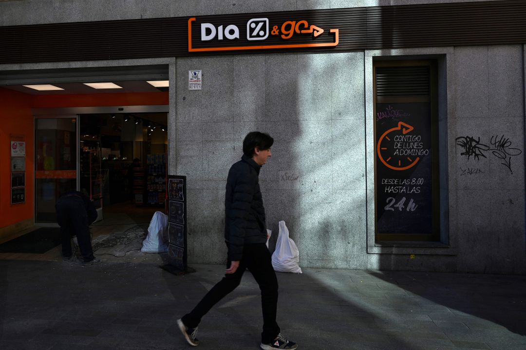 Dia despedirá a un máximo de 2.100 empleados tras anunciar pérdidas Dia despedirá a un máximo de 2.100 empleados tras anunciar pérdidas