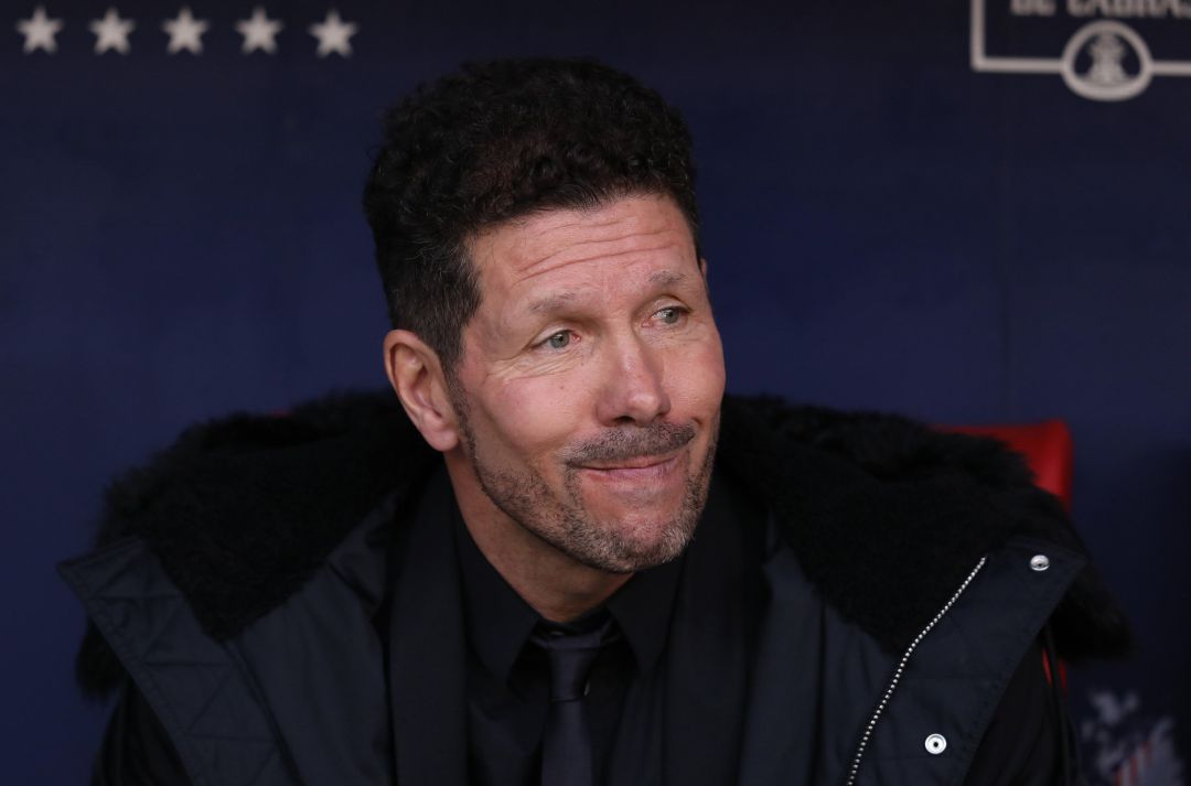 Simeone se lamenta en el banquillo. Simeone se lamenta en el banquillo.