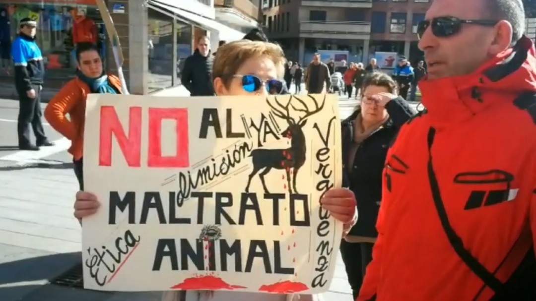 Concentración en Béjar contra el maltrato animal tras la cacería de El Bosque