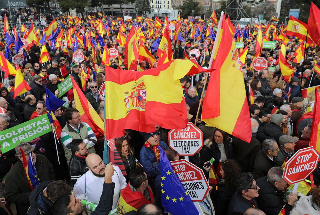 Manifestantes en la plaza de Colón Manifestantes en la plaza de Colón