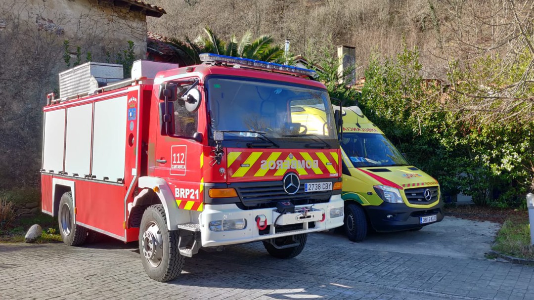 El 112 mantendrá un retén en Selores mientras la carretera esté cortada